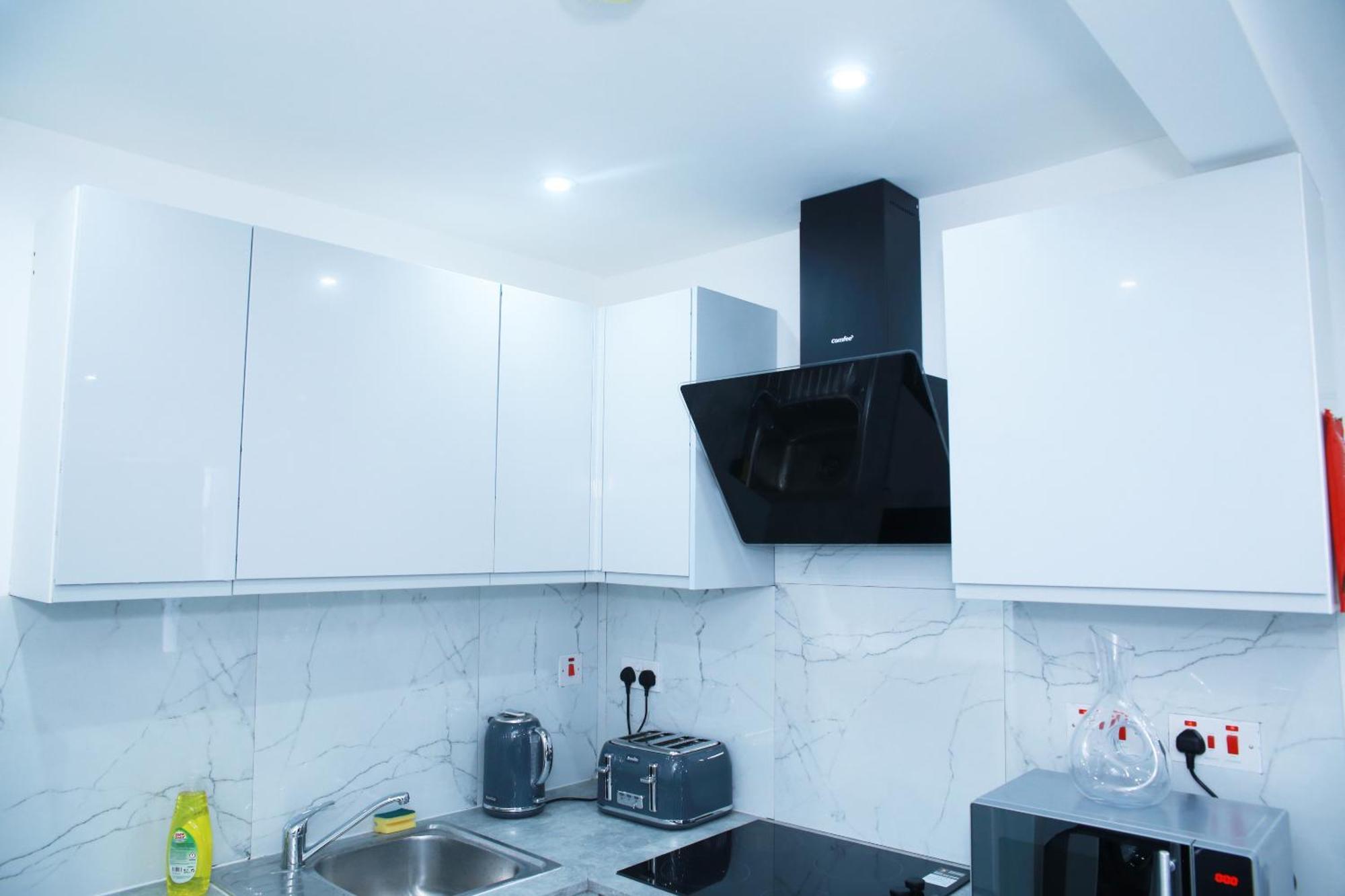 Lovely Apartment With Free Parking On Premises. Londen Buitenkant foto